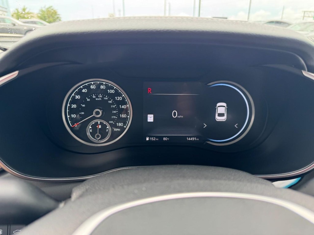 Genesis G70 Vehicle Full-screen Gallery Image 25