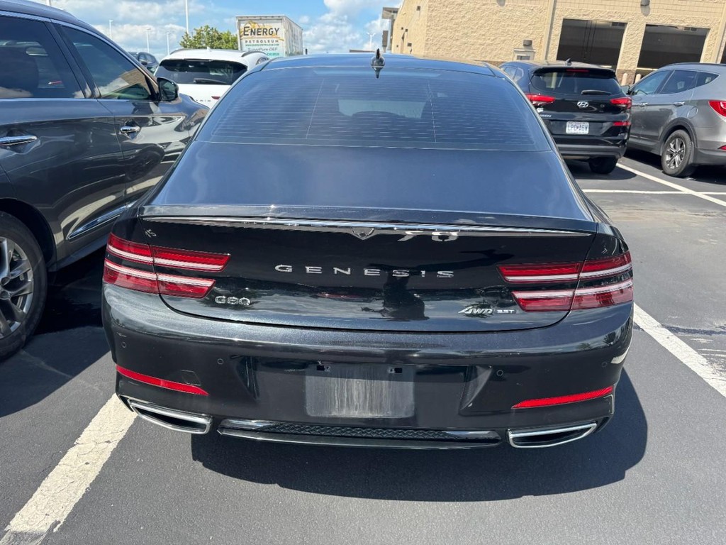 Genesis G80 Vehicle Full-screen Gallery Image 04