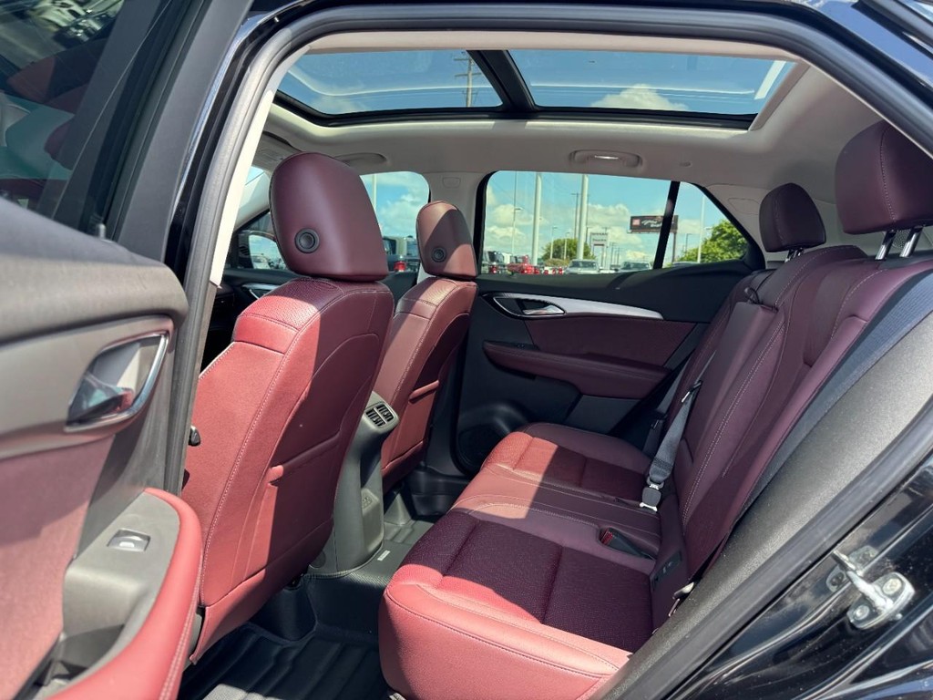 Buick Envision Vehicle Full-screen Gallery Image 10
