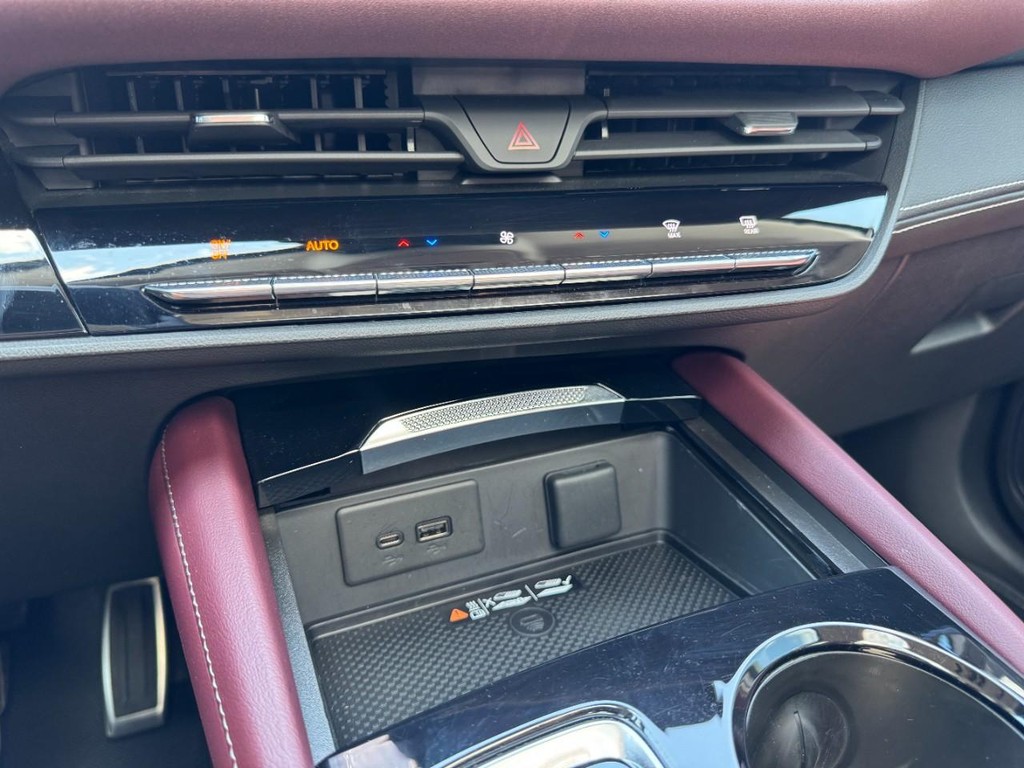 Buick Envision Vehicle Full-screen Gallery Image 19