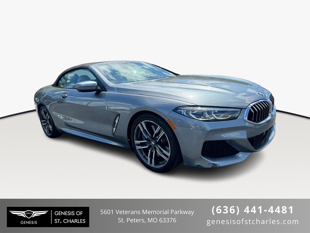 BMW 8 Series Vehicle Full-screen Gallery Image 01