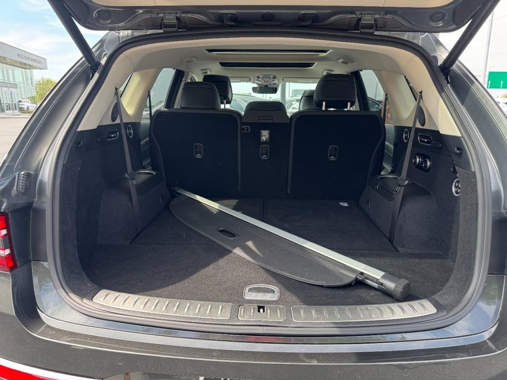 Genesis GV80 Vehicle Full-screen Gallery Image 06