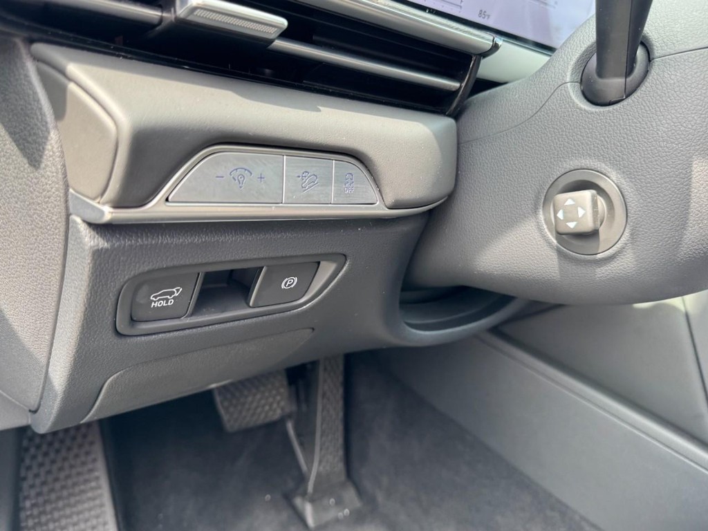 Genesis GV80 Vehicle Full-screen Gallery Image 17