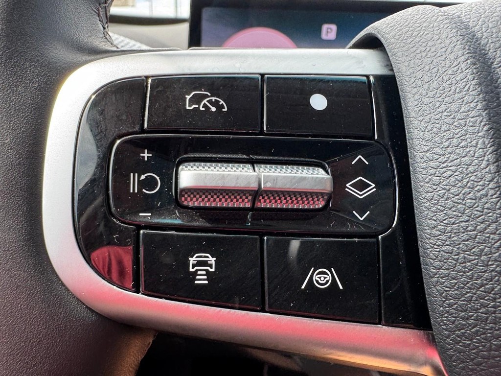 Genesis GV80 Vehicle Full-screen Gallery Image 18
