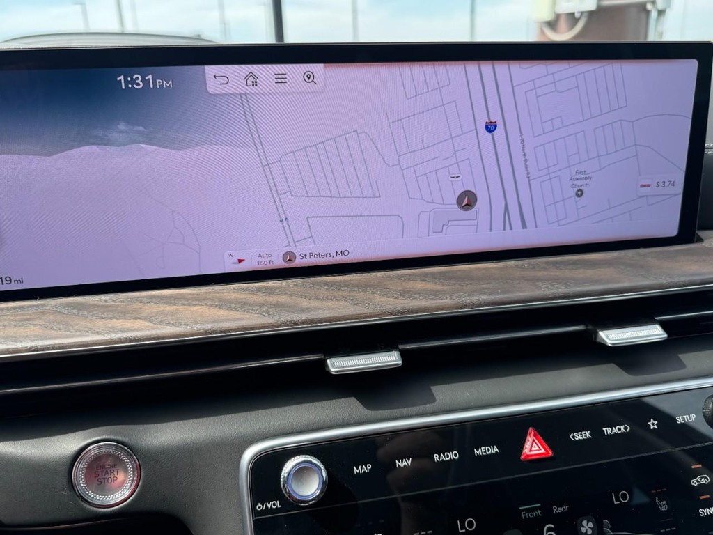 Genesis GV80 Vehicle Full-screen Gallery Image 22