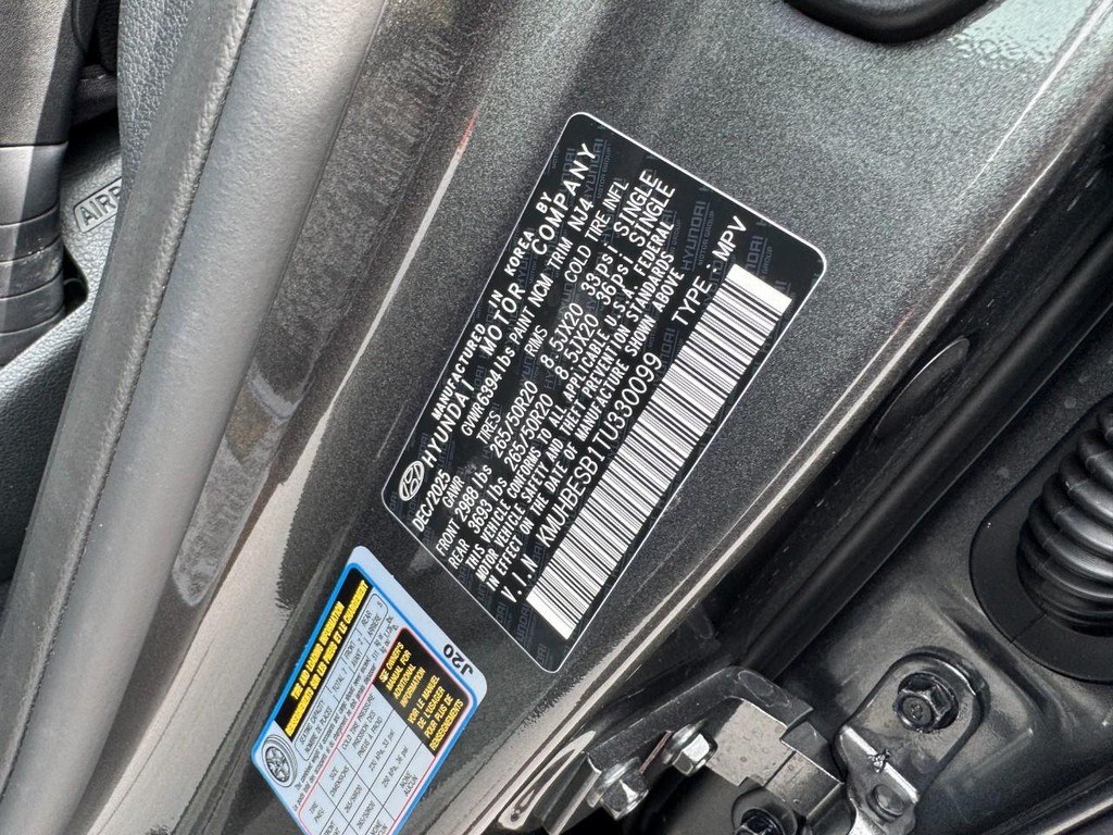 Genesis GV80 Vehicle Full-screen Gallery Image 26