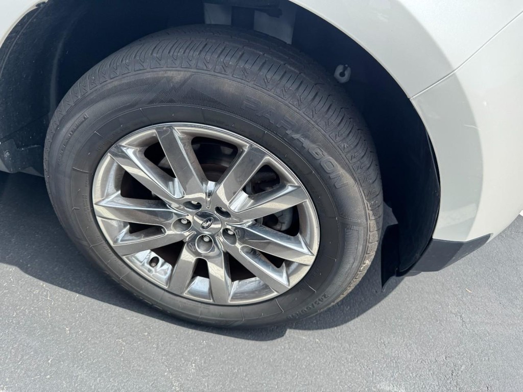Ford Edge Vehicle Full-screen Gallery Image 04