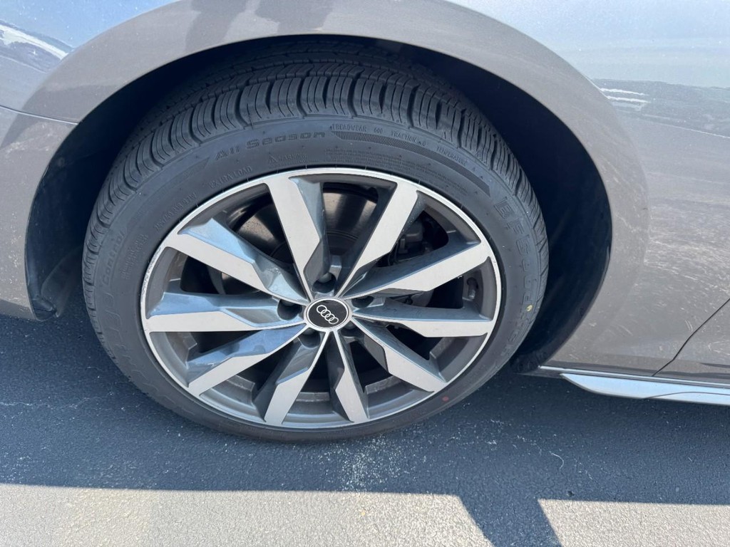 Audi A4 Sedan Vehicle Full-screen Gallery Image 04