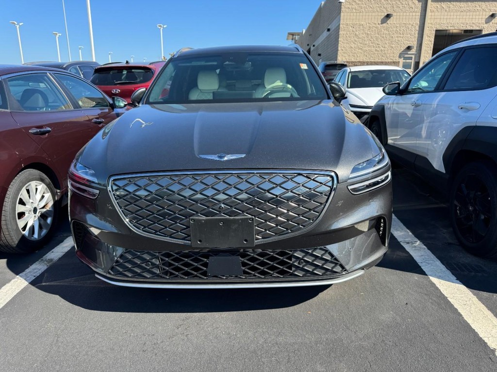 Genesis Electrified GV70 Vehicle Full-screen Gallery Image 02