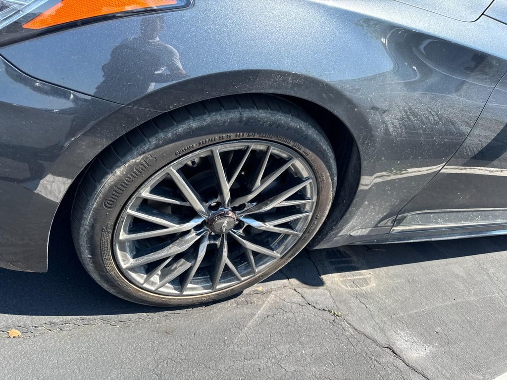 Genesis G80 Vehicle Full-screen Gallery Image 04