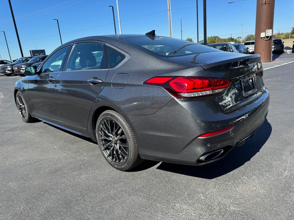 Genesis G80 Vehicle Full-screen Gallery Image 05
