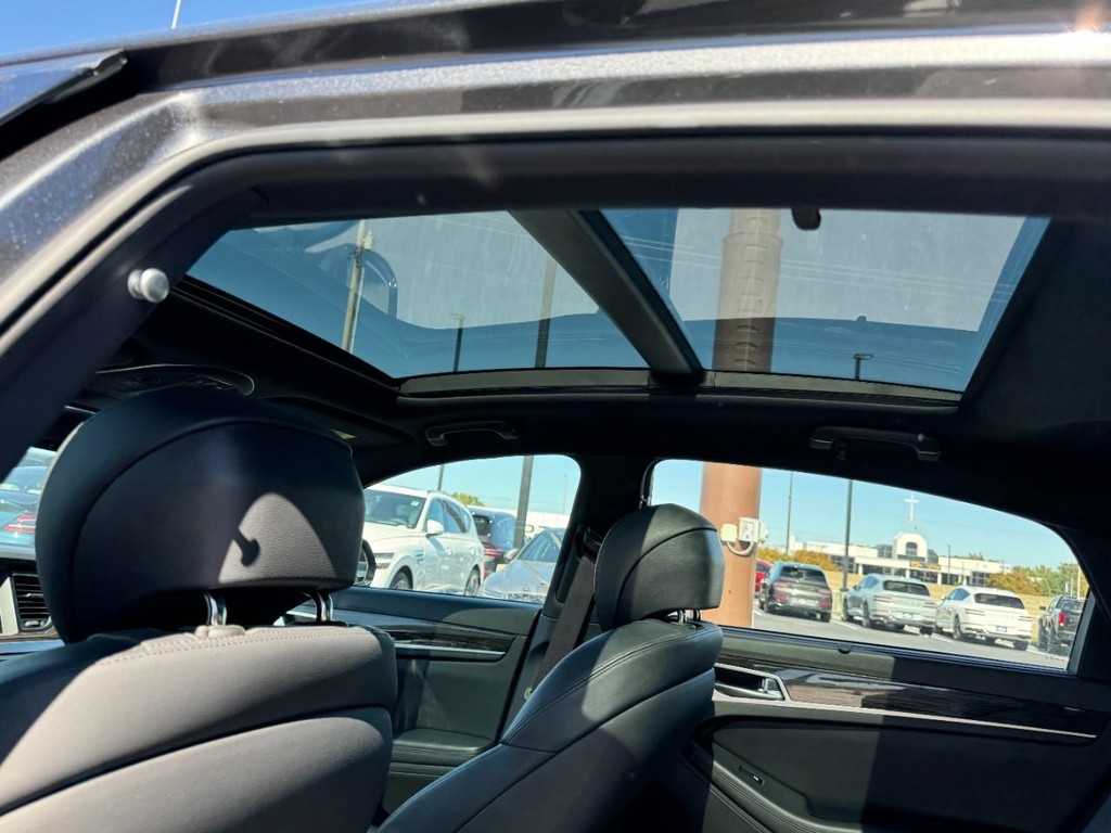 Genesis G80 Vehicle Full-screen Gallery Image 11