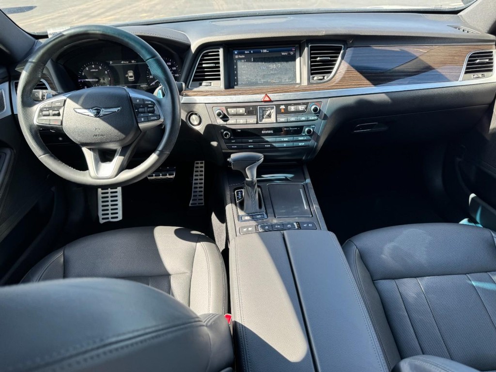 Genesis G80 Vehicle Full-screen Gallery Image 12