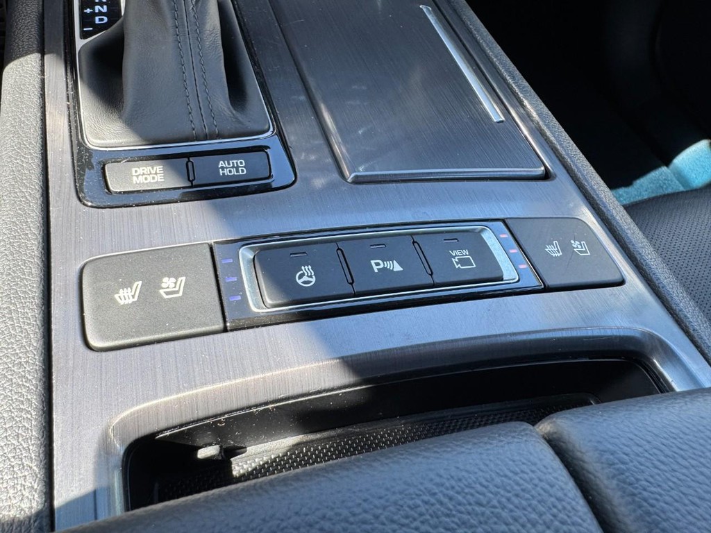 Genesis G80 Vehicle Full-screen Gallery Image 19