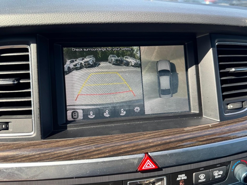 Genesis G80 Vehicle Full-screen Gallery Image 23