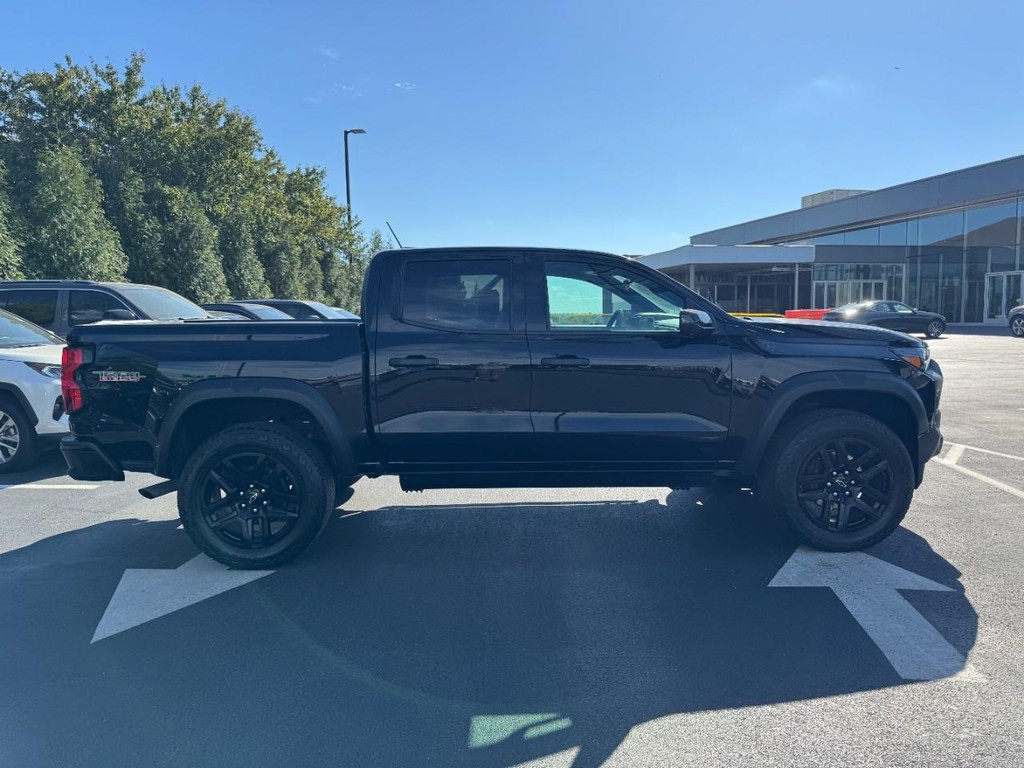 Chevrolet Colorado Vehicle Full-screen Gallery Image 02