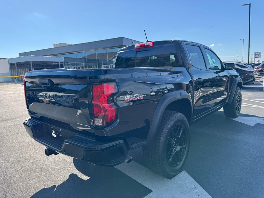 Chevrolet Colorado Vehicle Full-screen Gallery Image 03