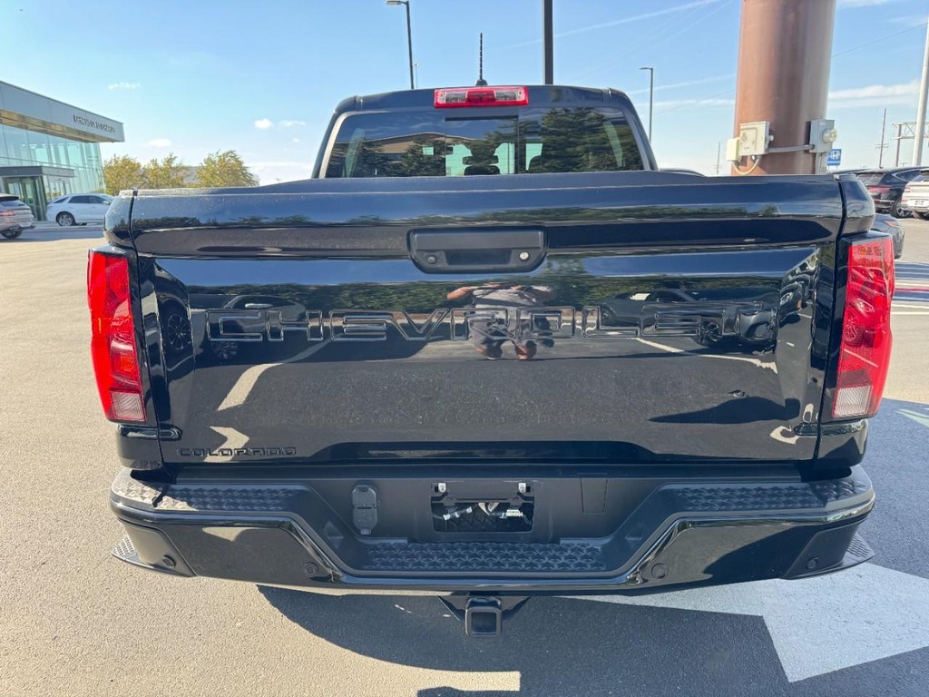 Chevrolet Colorado Vehicle Full-screen Gallery Image 04