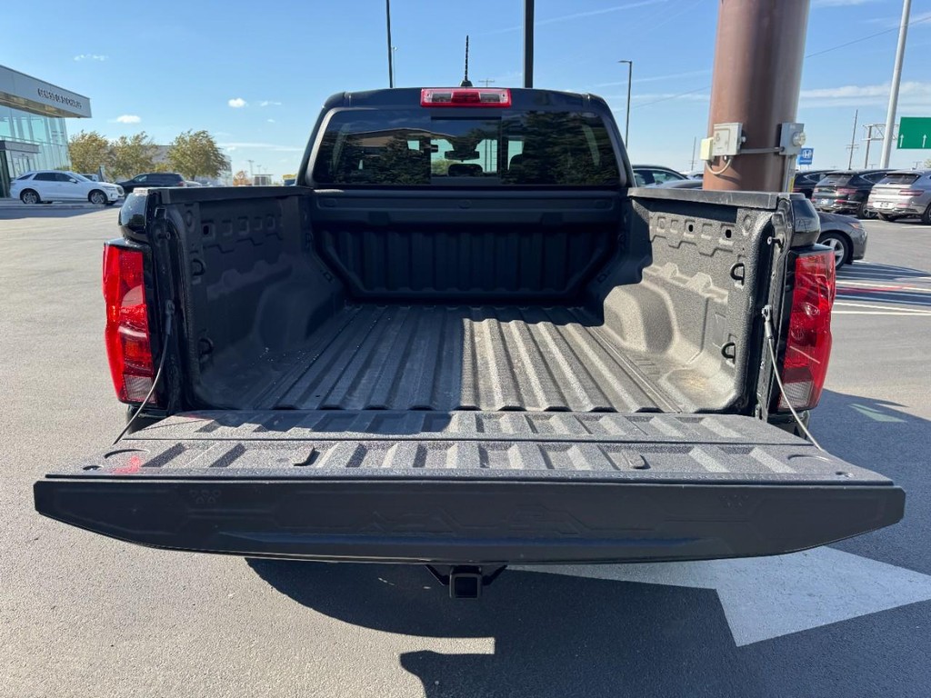 Chevrolet Colorado Vehicle Full-screen Gallery Image 06