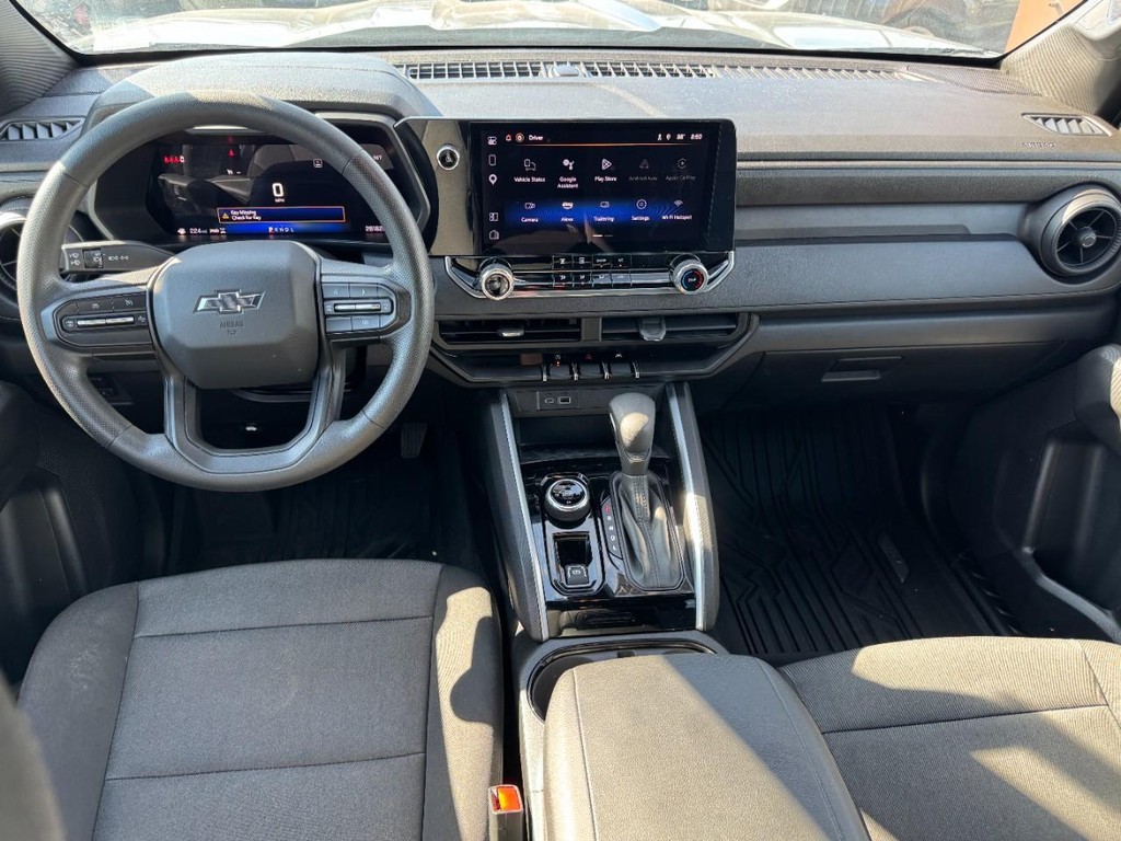Chevrolet Colorado Vehicle Full-screen Gallery Image 11