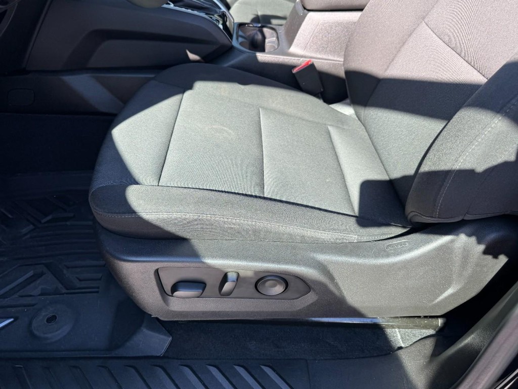 Chevrolet Colorado Vehicle Full-screen Gallery Image 14