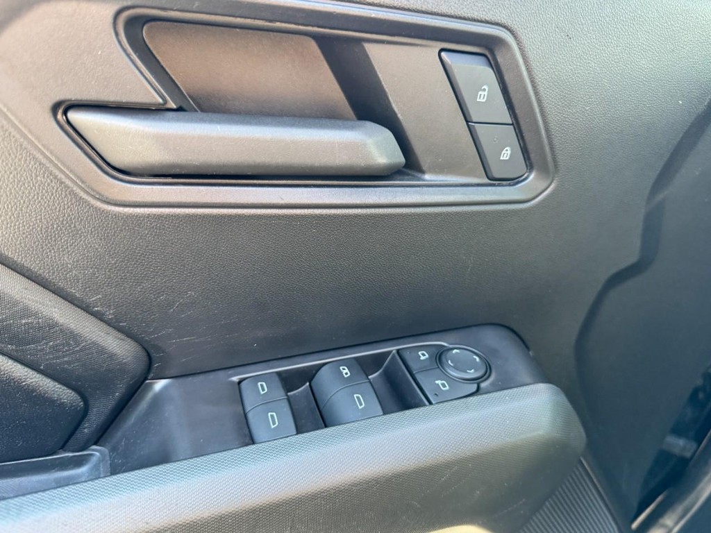 Chevrolet Colorado Vehicle Full-screen Gallery Image 15