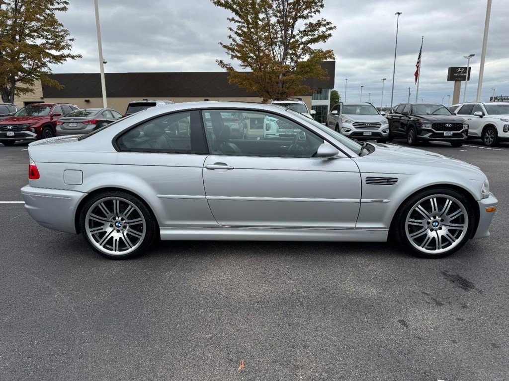 BMW 3 Series Vehicle Full-screen Gallery Image 02