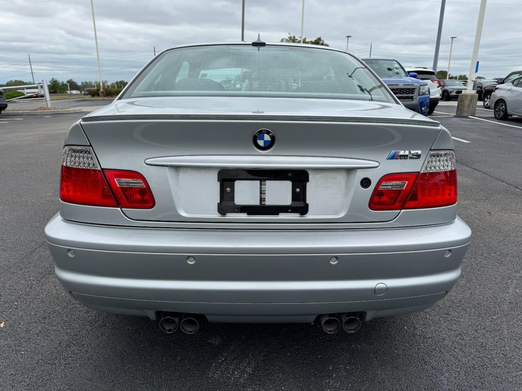 BMW 3 Series Vehicle Full-screen Gallery Image 04