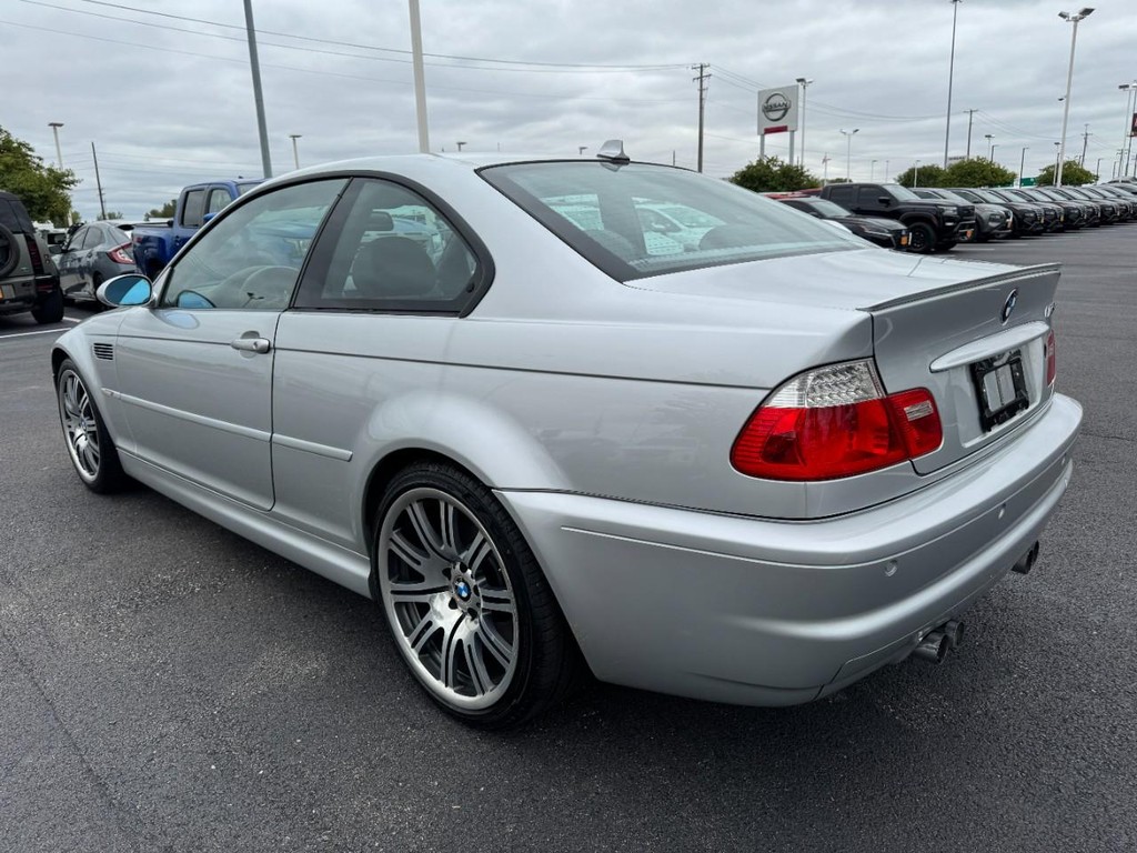 BMW 3 Series Vehicle Full-screen Gallery Image 05