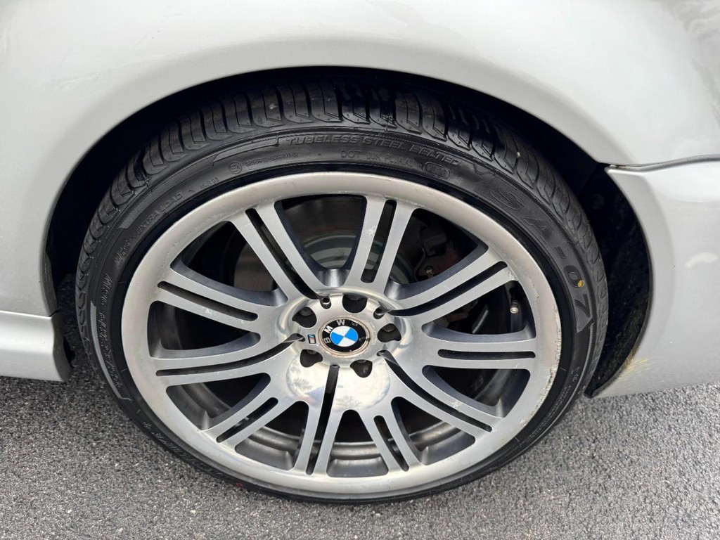 BMW 3 Series Vehicle Full-screen Gallery Image 07