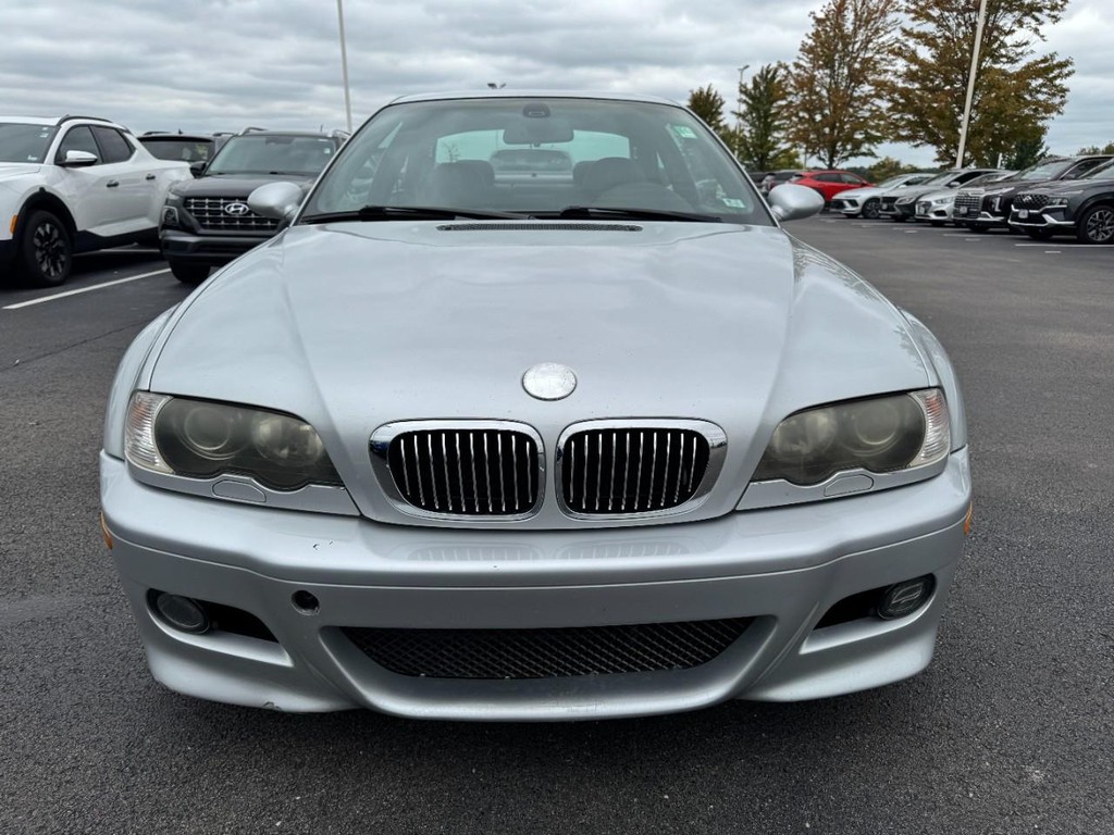 BMW 3 Series Vehicle Full-screen Gallery Image 09