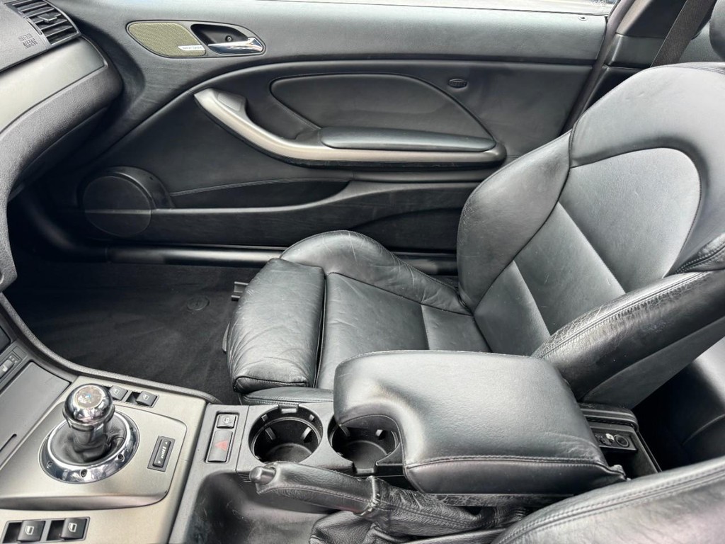 BMW 3 Series Vehicle Full-screen Gallery Image 11