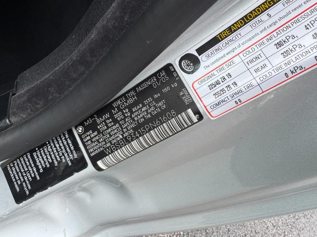 BMW 3 Series Vehicle Full-screen Gallery Image 18