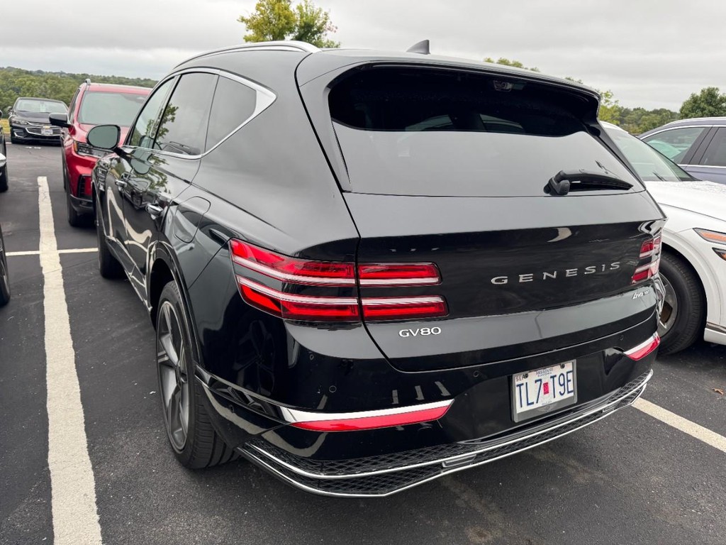 Genesis GV80 Vehicle Full-screen Gallery Image 04