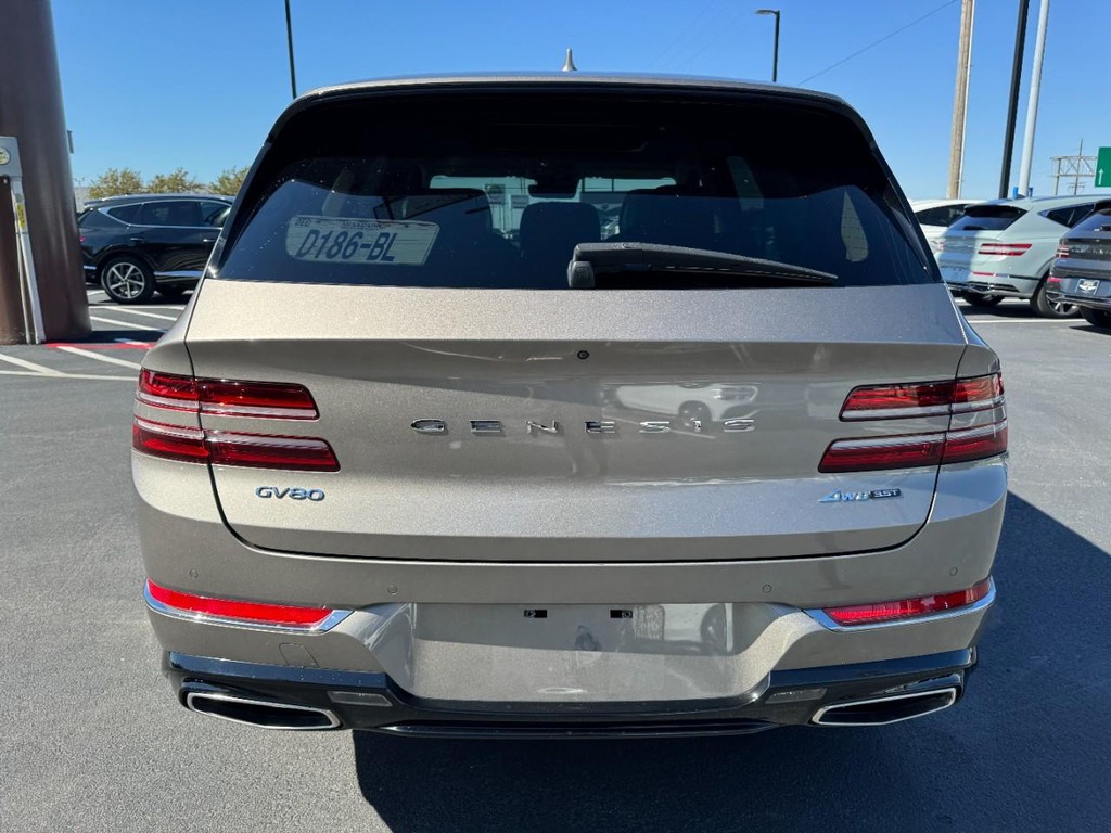 Genesis GV80 Vehicle Full-screen Gallery Image 04