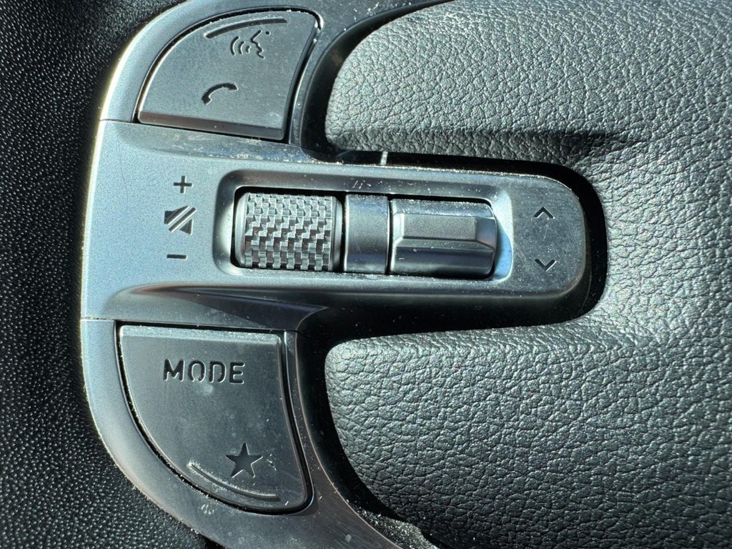 Genesis GV80 Vehicle Full-screen Gallery Image 17
