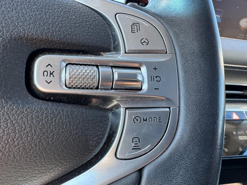 Genesis GV80 Vehicle Full-screen Gallery Image 18