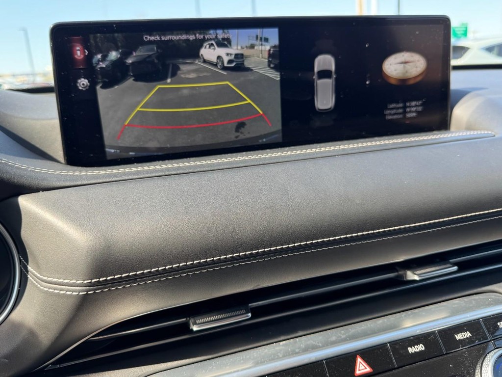 Genesis GV80 Vehicle Full-screen Gallery Image 22