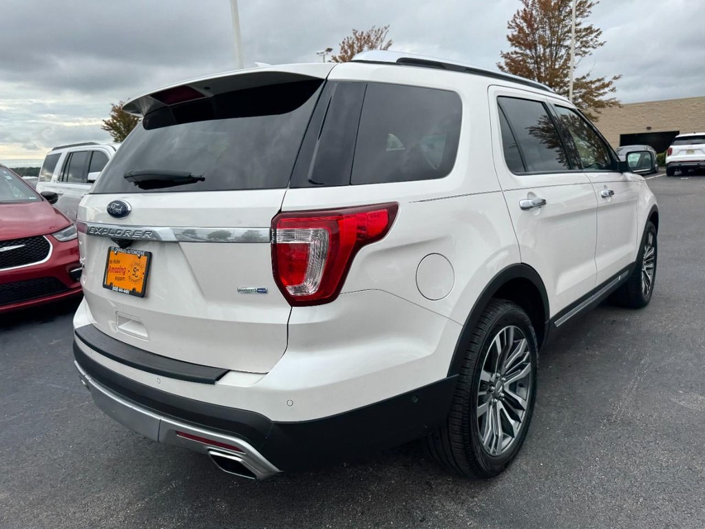 Ford Explorer Vehicle Full-screen Gallery Image 03