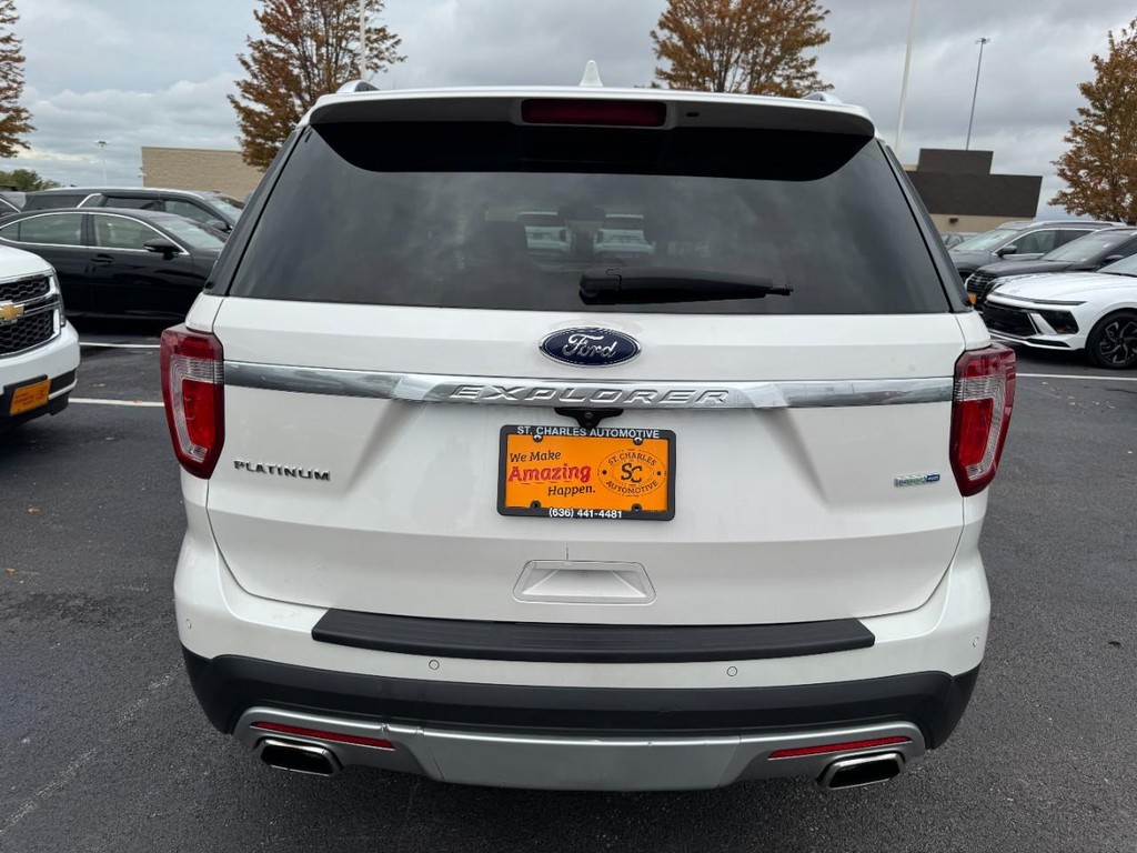 Ford Explorer Vehicle Full-screen Gallery Image 04