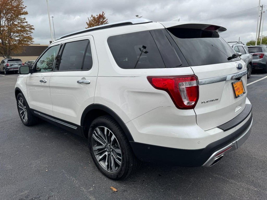Ford Explorer Vehicle Full-screen Gallery Image 05