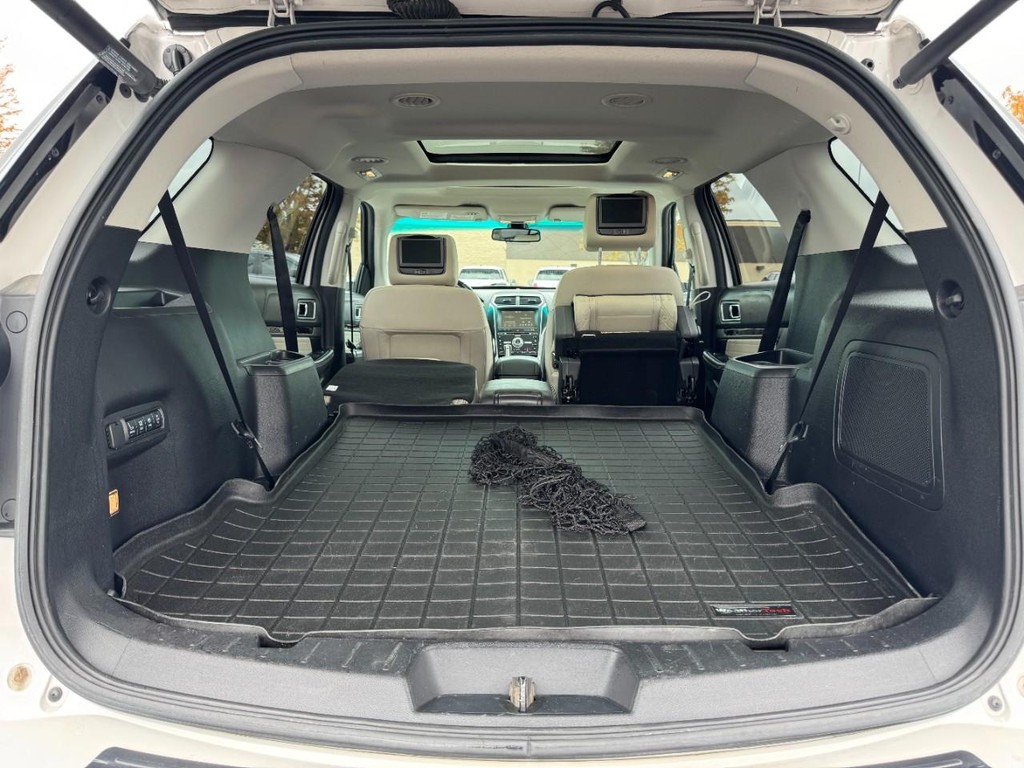 Ford Explorer Vehicle Full-screen Gallery Image 06