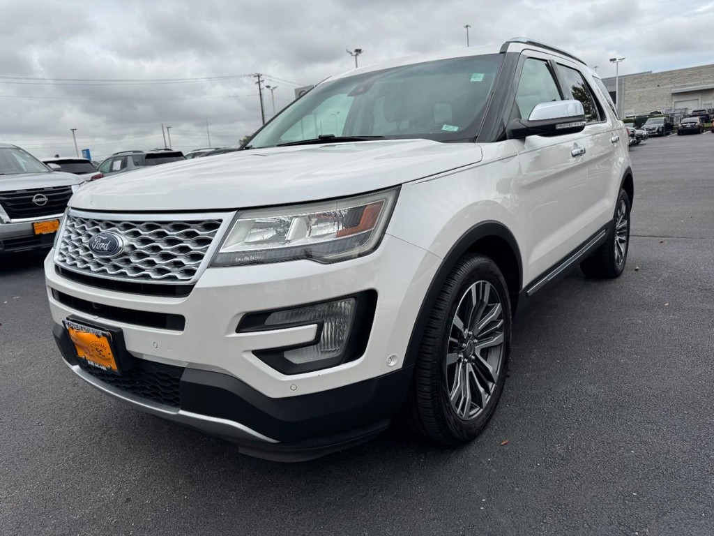 Ford Explorer Vehicle Full-screen Gallery Image 08