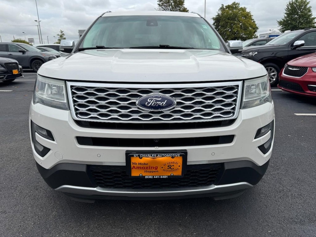 Ford Explorer Vehicle Full-screen Gallery Image 09