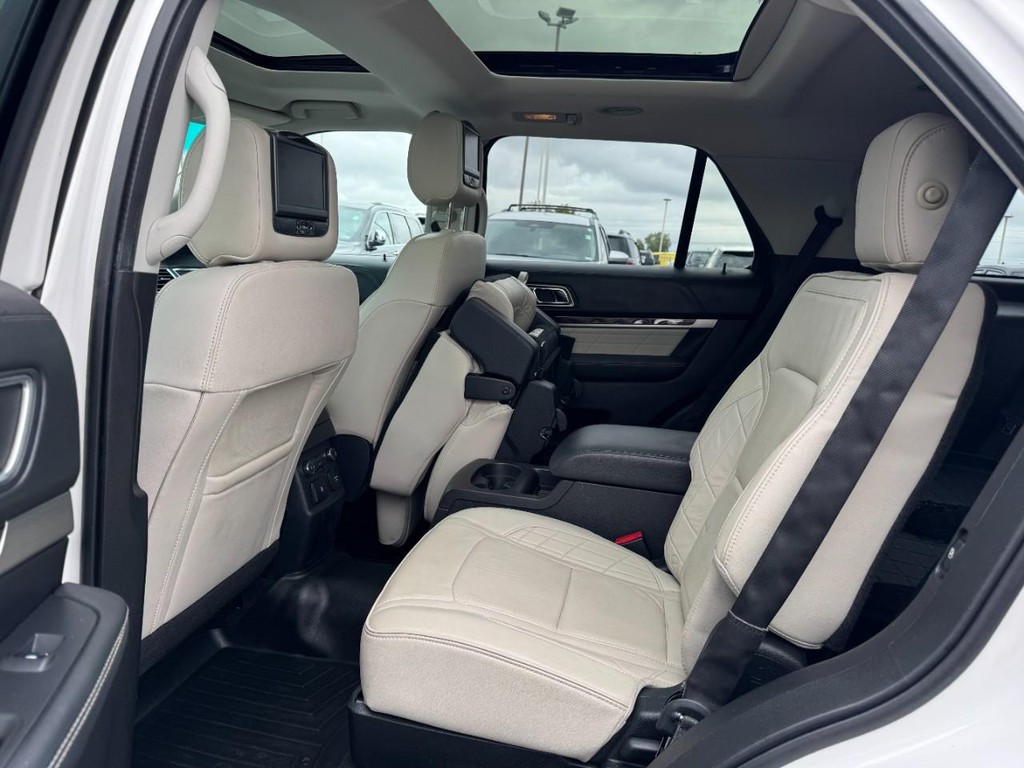 Ford Explorer Vehicle Full-screen Gallery Image 10