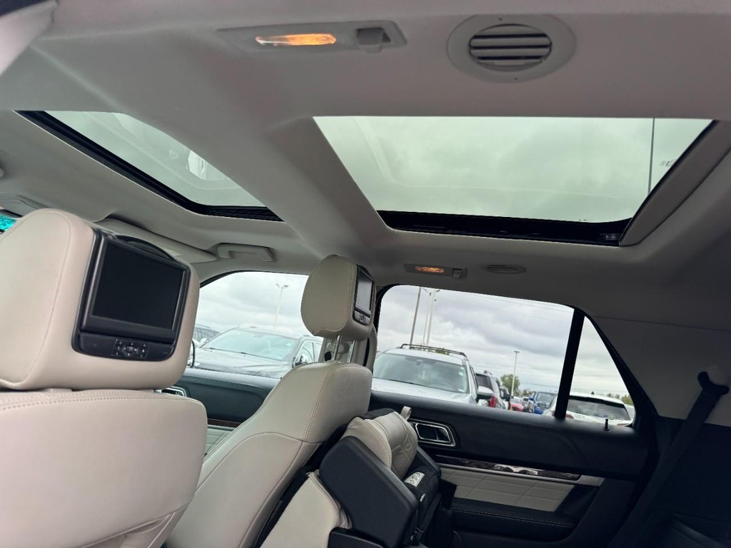 Ford Explorer Vehicle Full-screen Gallery Image 11
