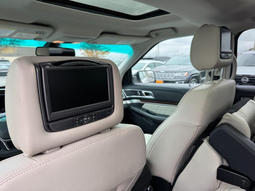 Ford Explorer Vehicle Full-screen Gallery Image 12