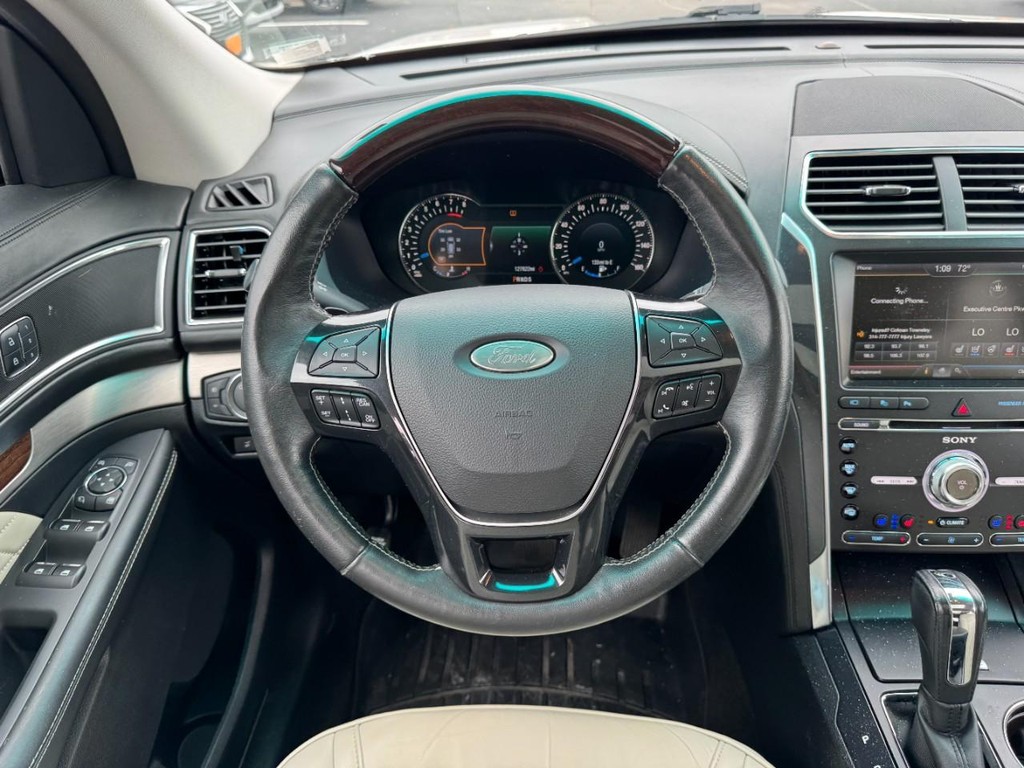 Ford Explorer Vehicle Full-screen Gallery Image 14