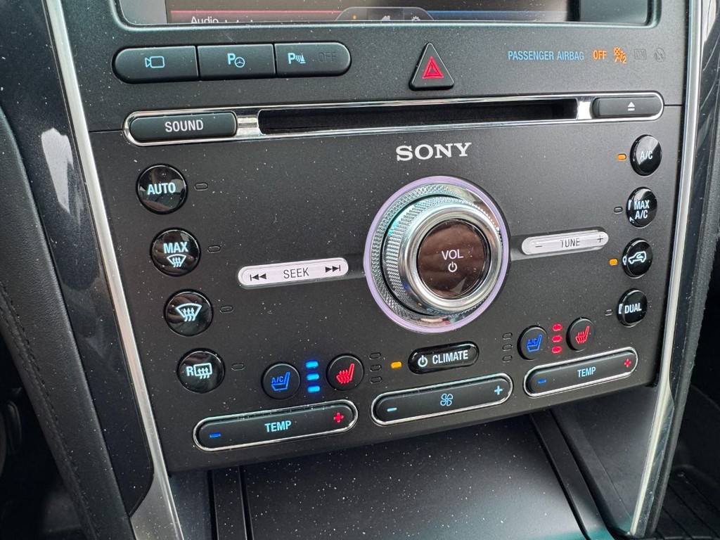 Ford Explorer Vehicle Full-screen Gallery Image 20