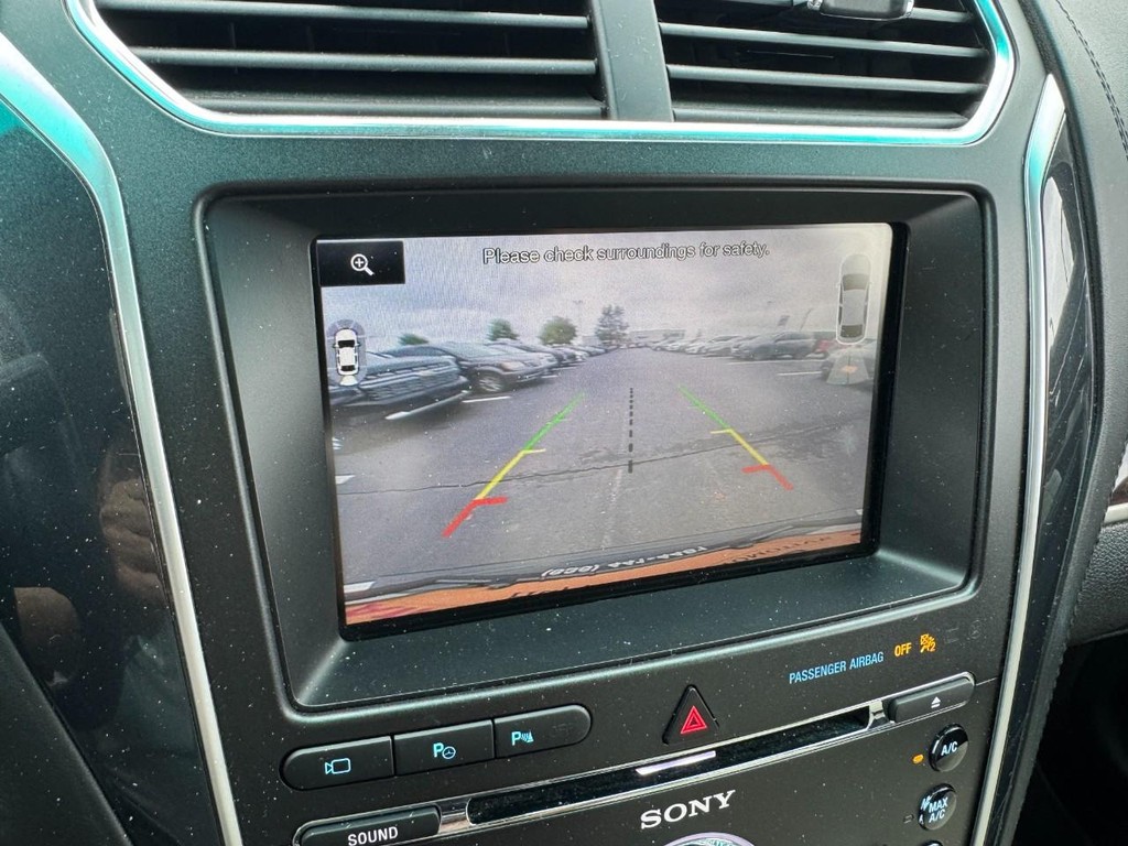 Ford Explorer Vehicle Full-screen Gallery Image 23